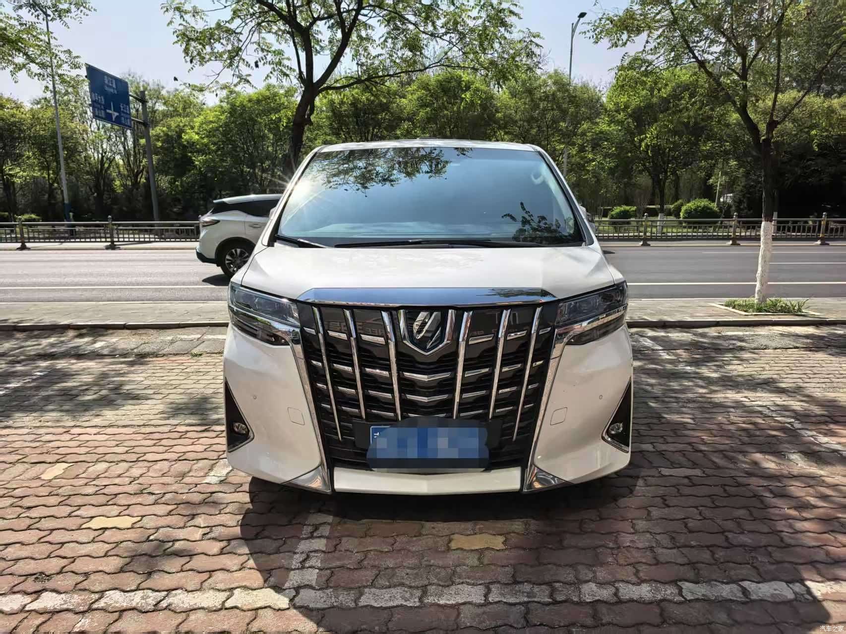 Toyota Alphard, 2020 1