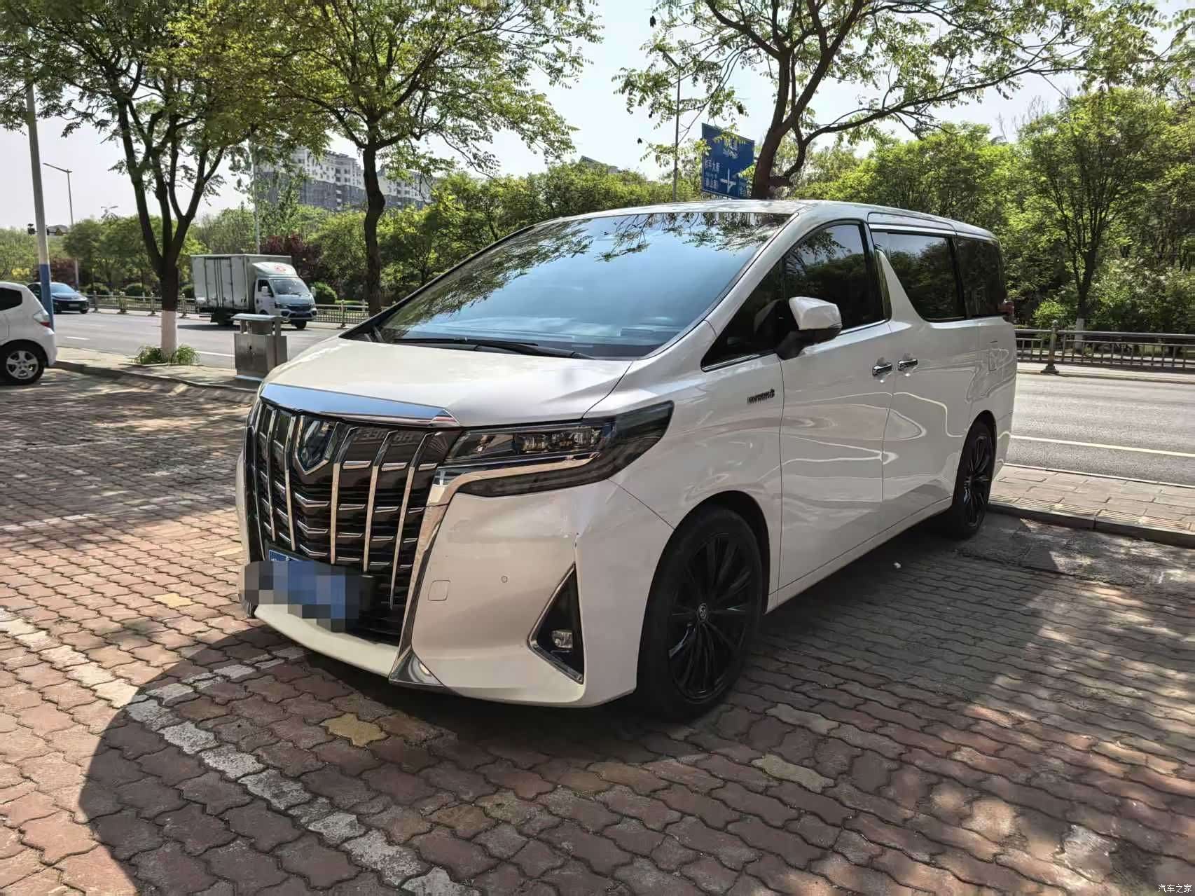 Toyota Alphard, 2020 3
