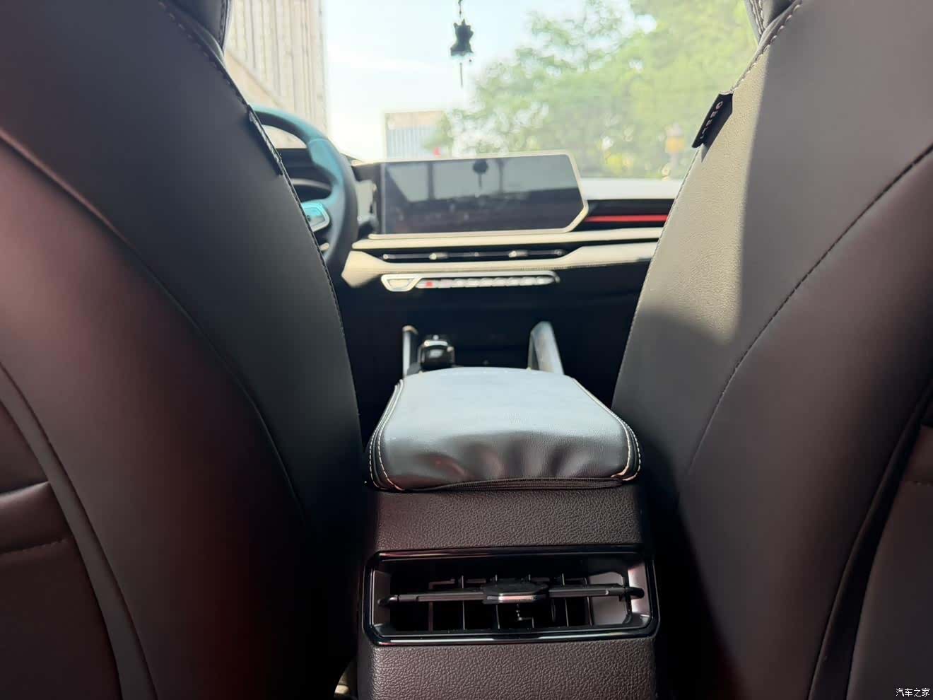 Geely Binray, 2025 19