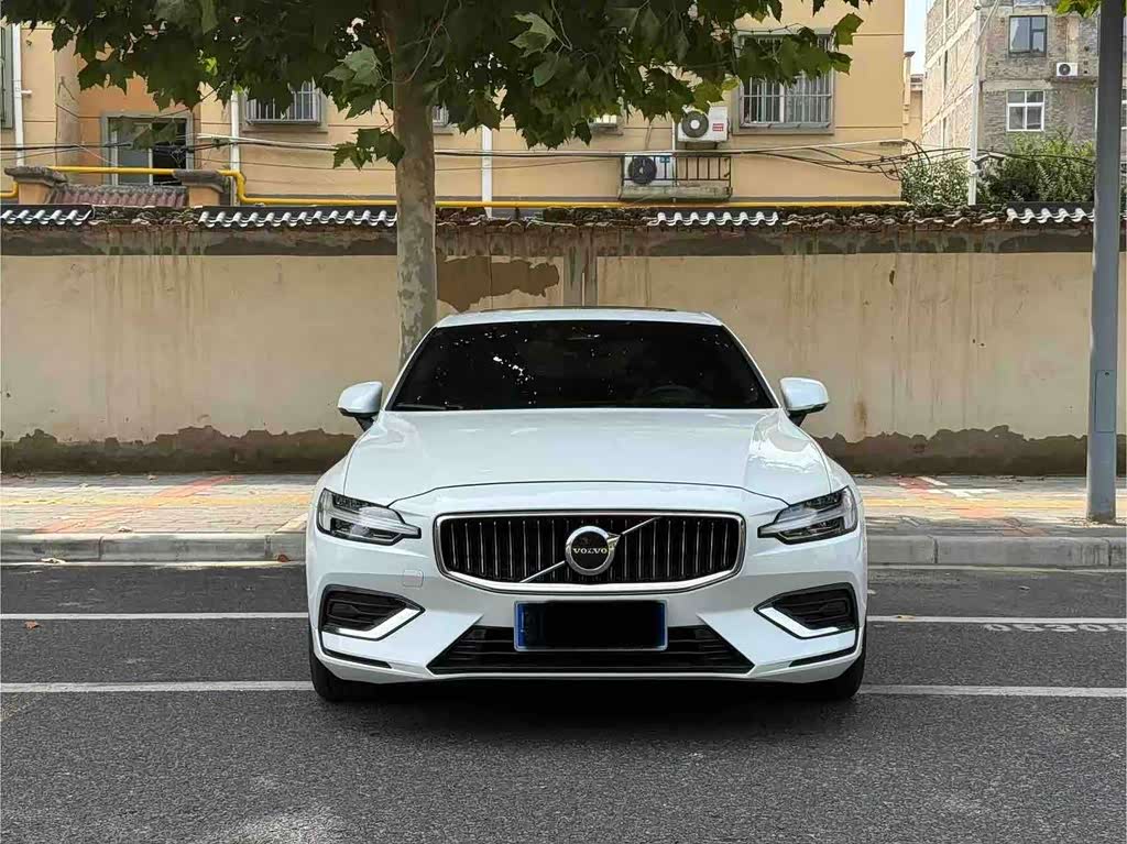 Volvo S60 2026 B4 Luxury