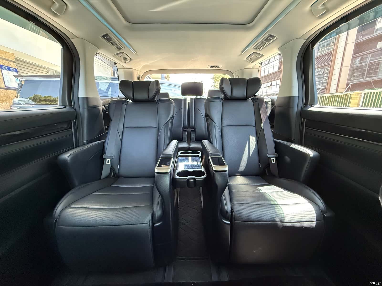 Toyota Vellfire, 2019 12