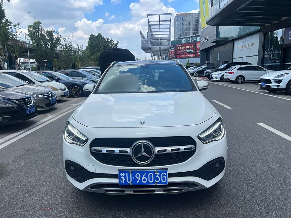 Mercedes-Benz GLA Mercedes-Benz GLA