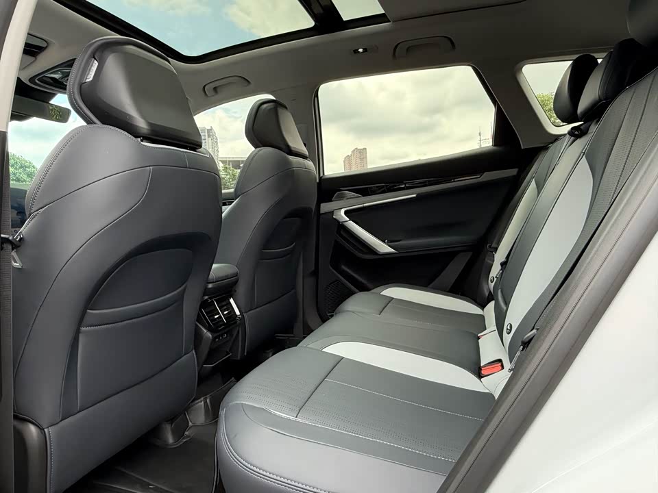 Geely Atlas L