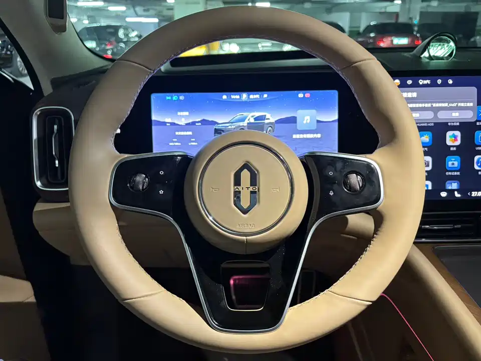 AITO Ask the world M9