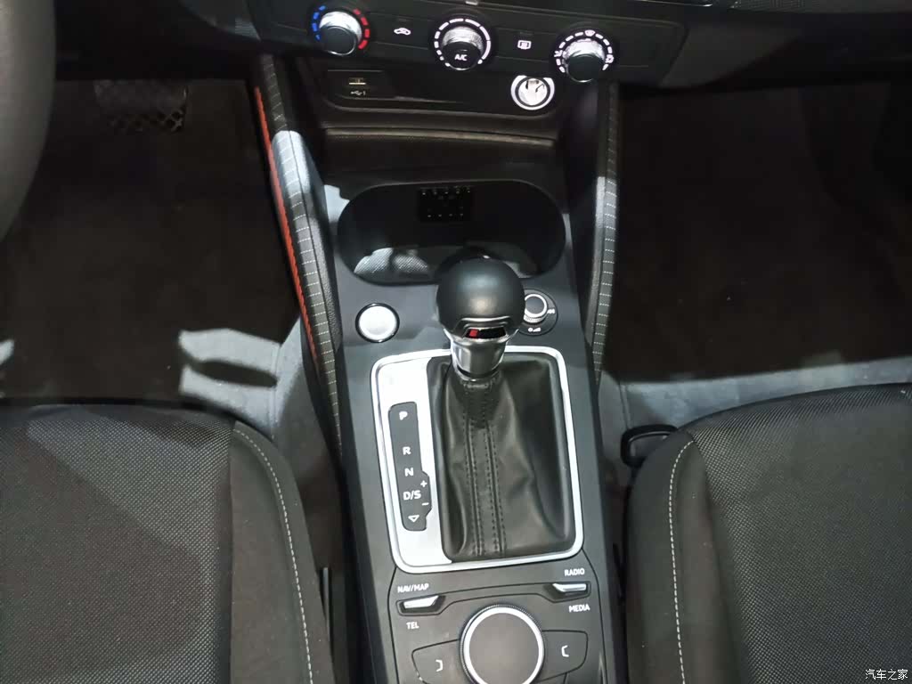 Audi Q2L, 2019 10