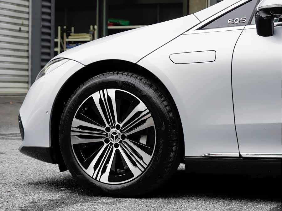 Mercedes-Benz EQS 2024, фото 6