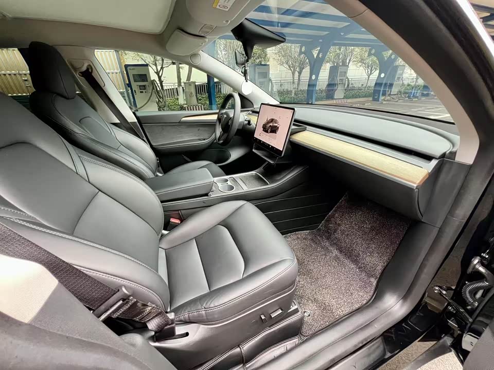 Tesla Model Y Tesla Model Y