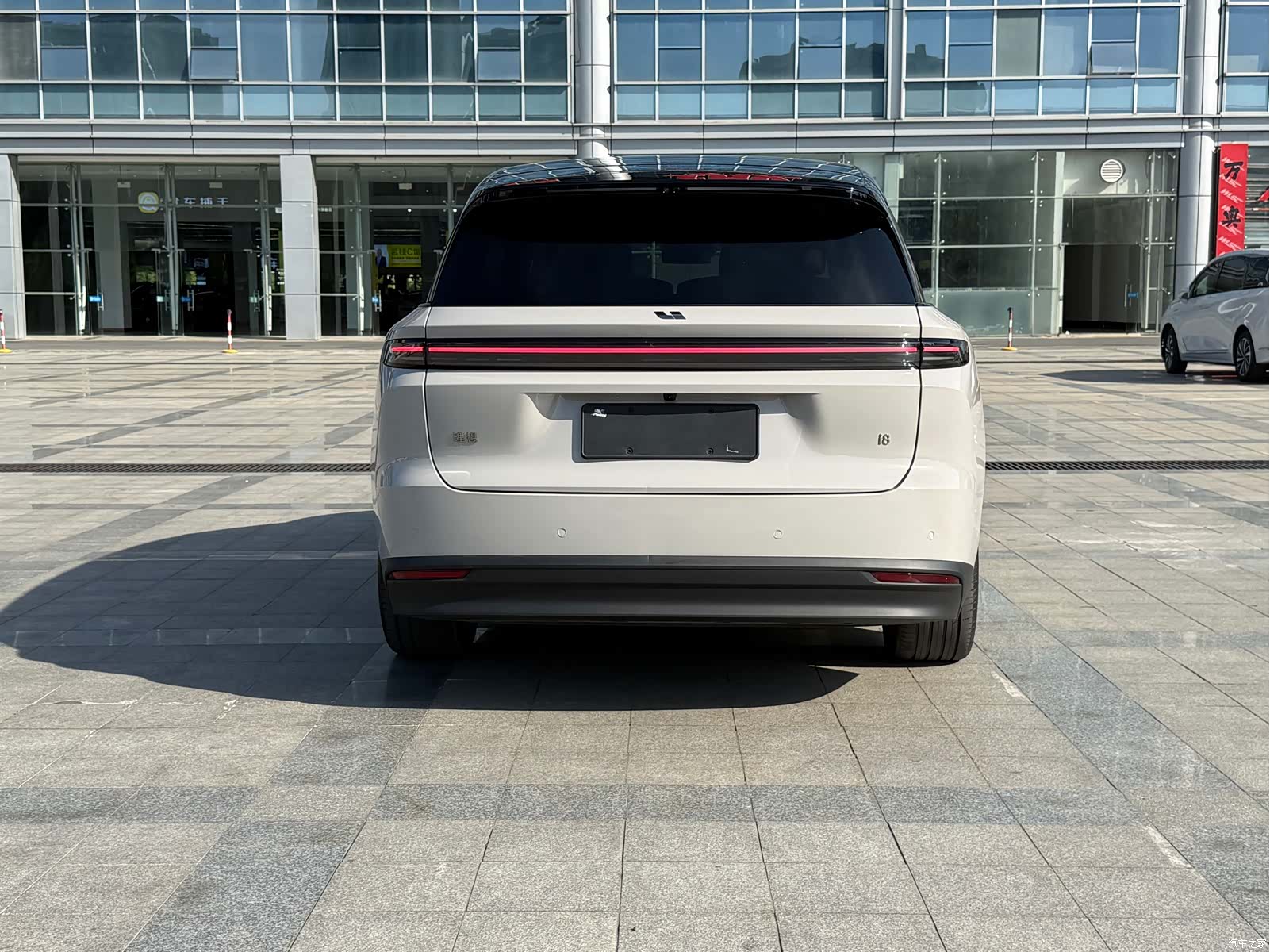 Li Auto i8, 2025 6