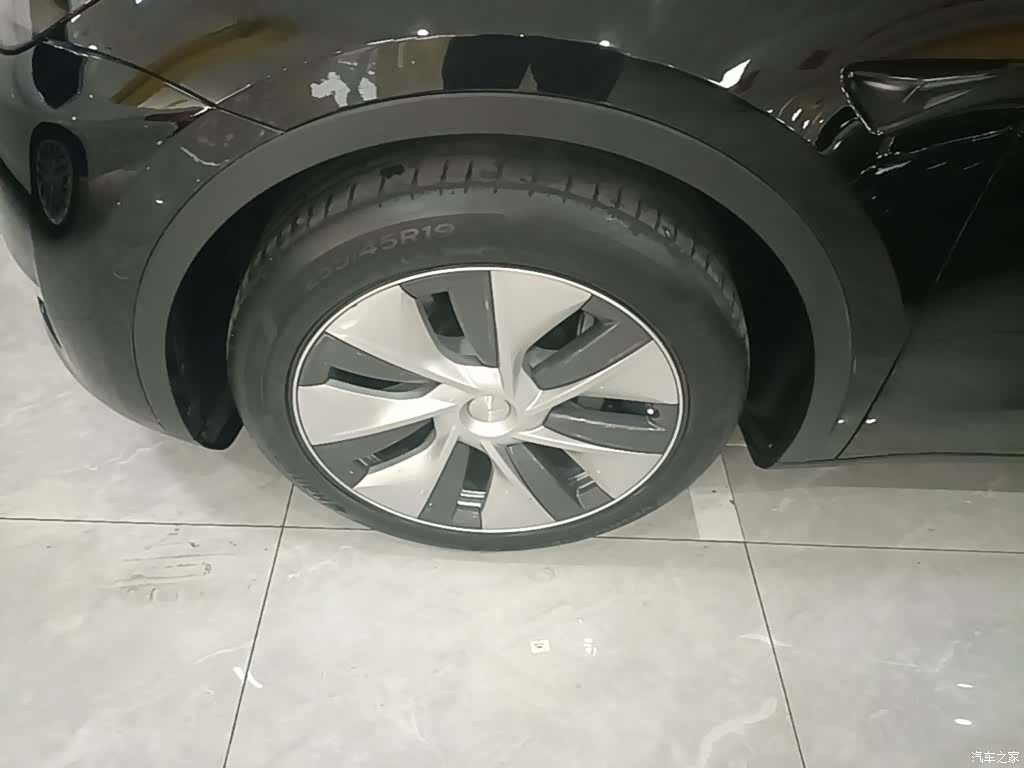 Tesla Model Y, 2021 25