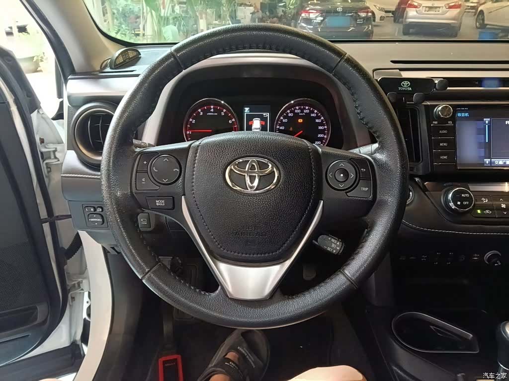 Toyota RAV4, 2016 7