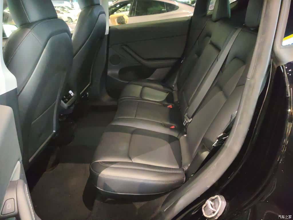 Tesla Model Y, 2024 17