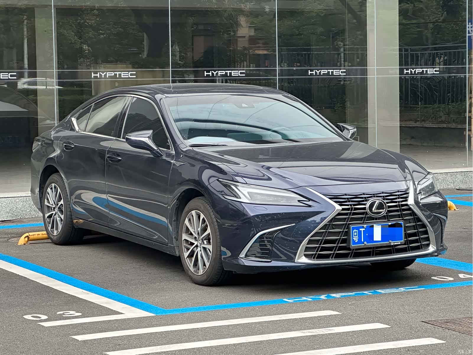 Lexus ES, 2025 3