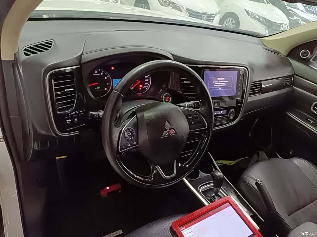 Mitsubishi Outlander, 2017 10