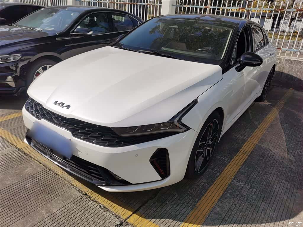 Kia K5, 2022 1