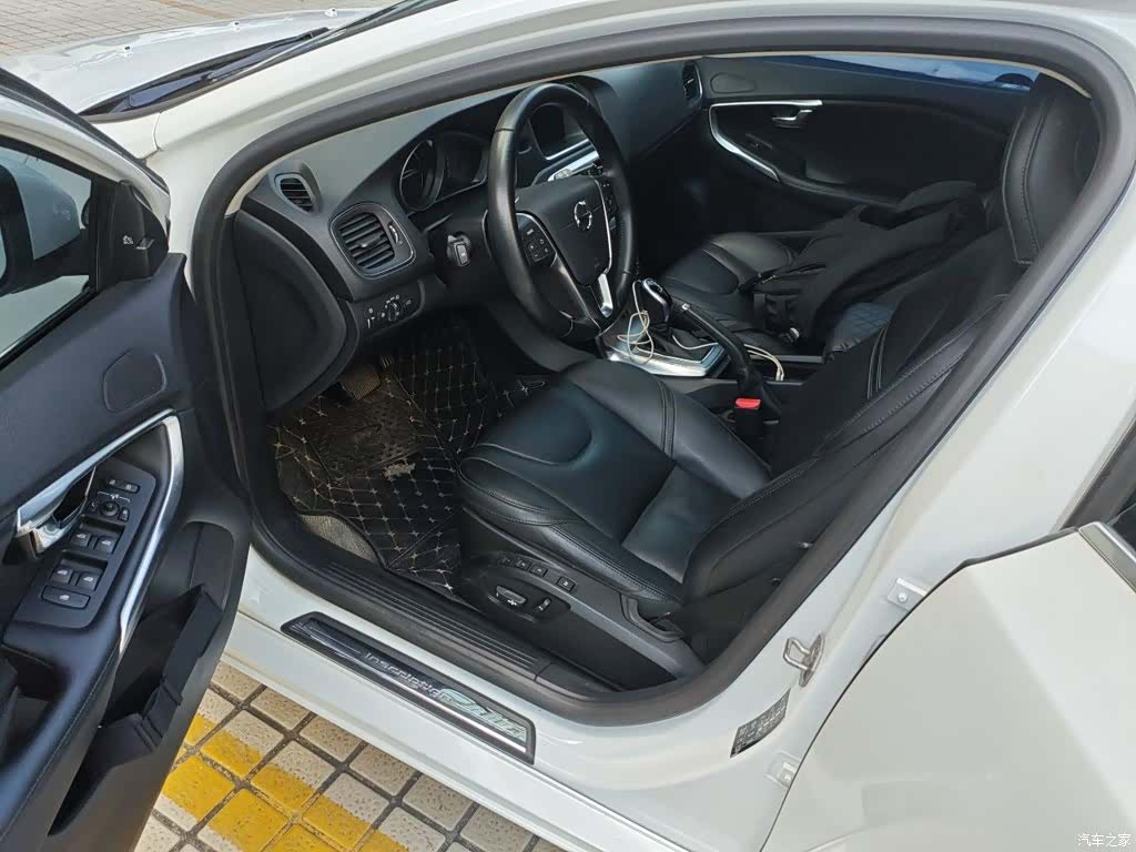 Volvo V40, 2018 13
