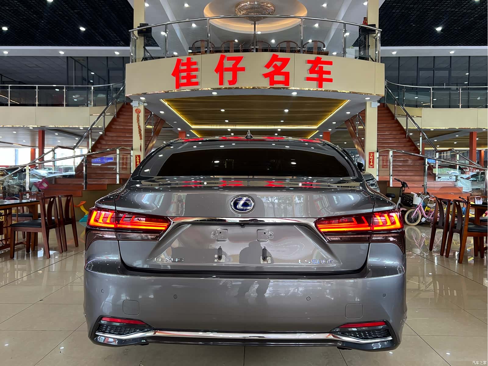 Lexus LS, 2021 4