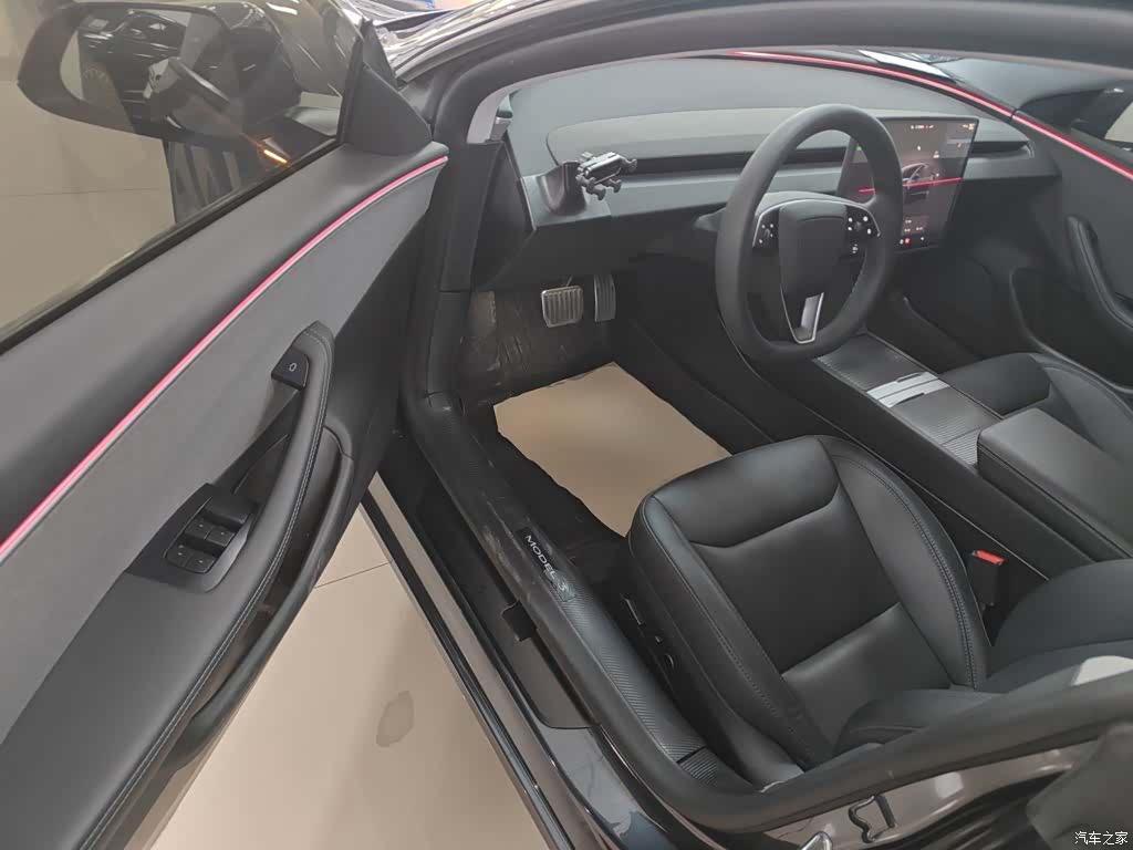 Tesla Model 3, 2025 16