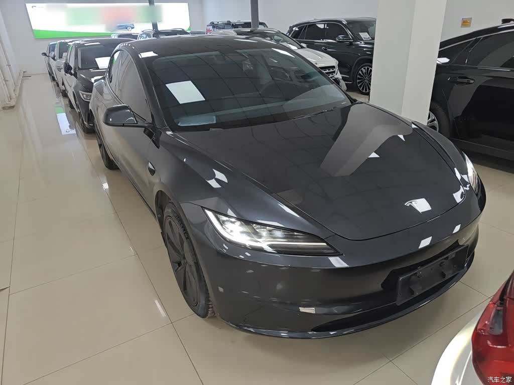 Tesla Model 3, 2025 4