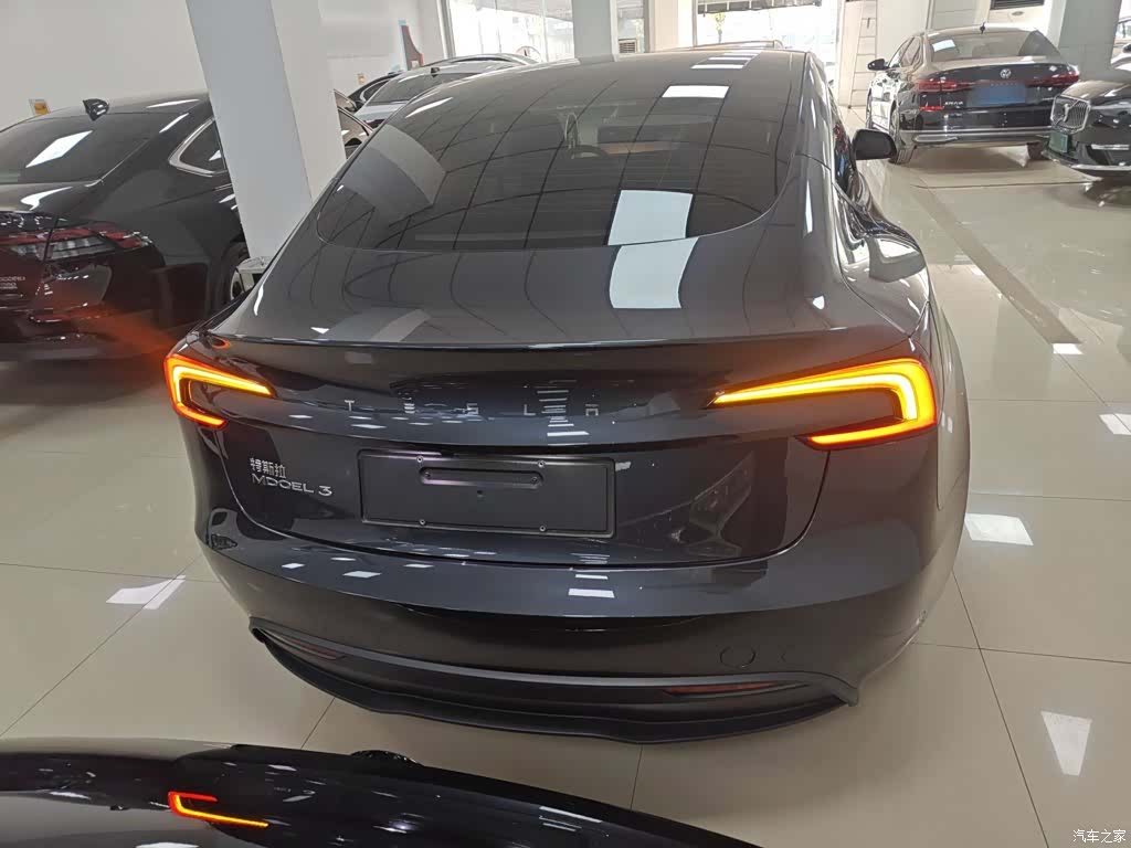 Tesla Model 3, 2025 6