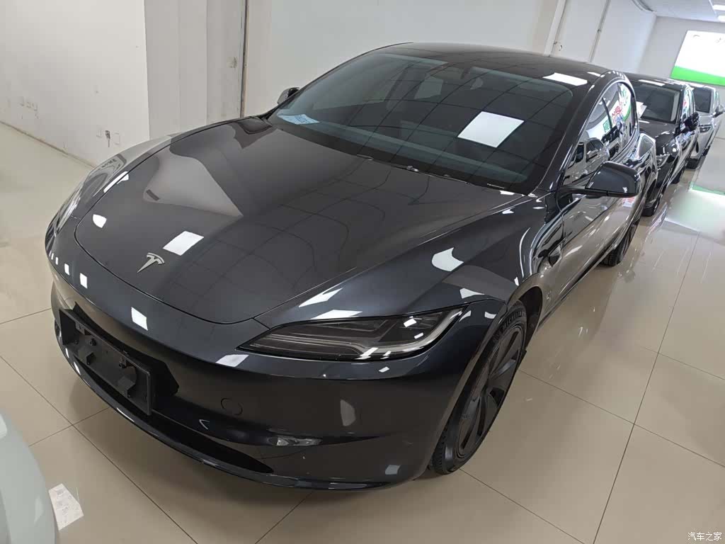 Tesla Model 3, 2025 1
