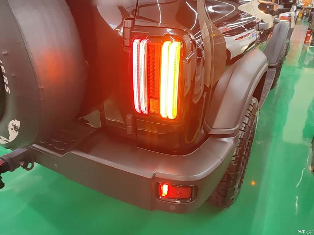 Tank 300, 2023 8