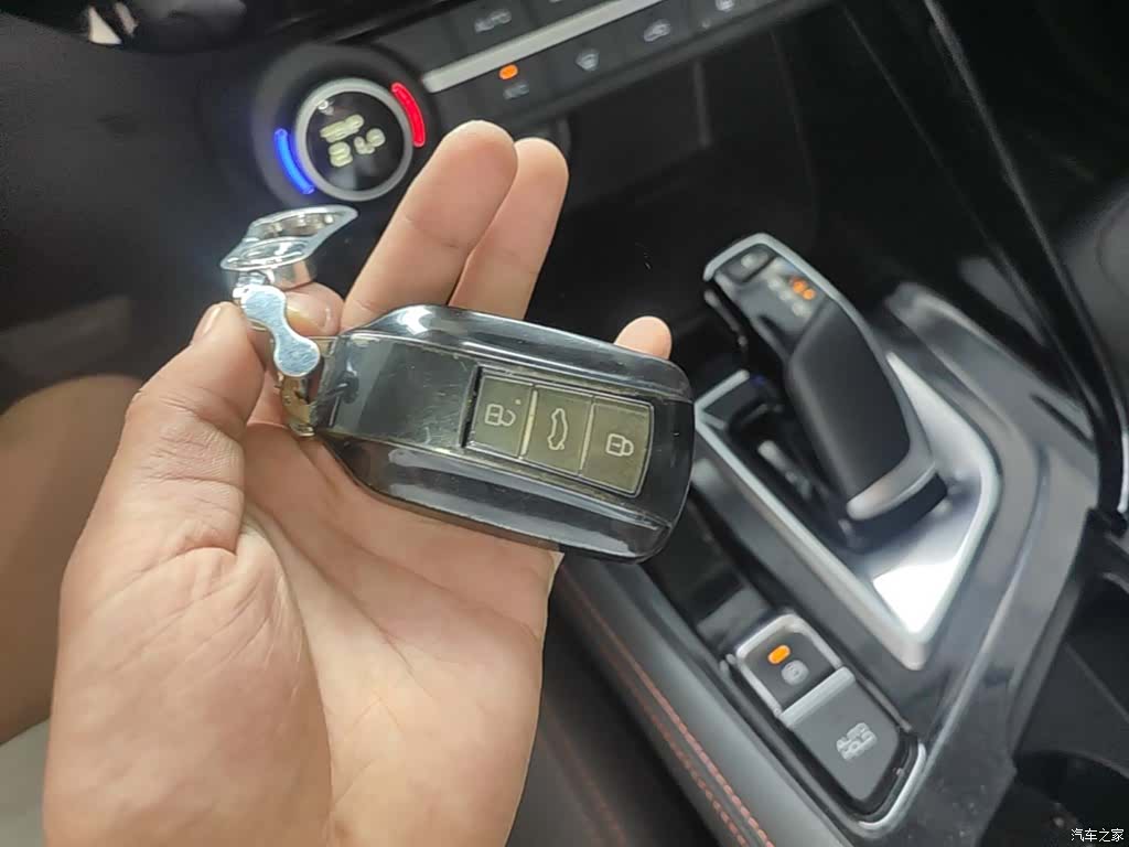 DongFeng AX7, 2023 12