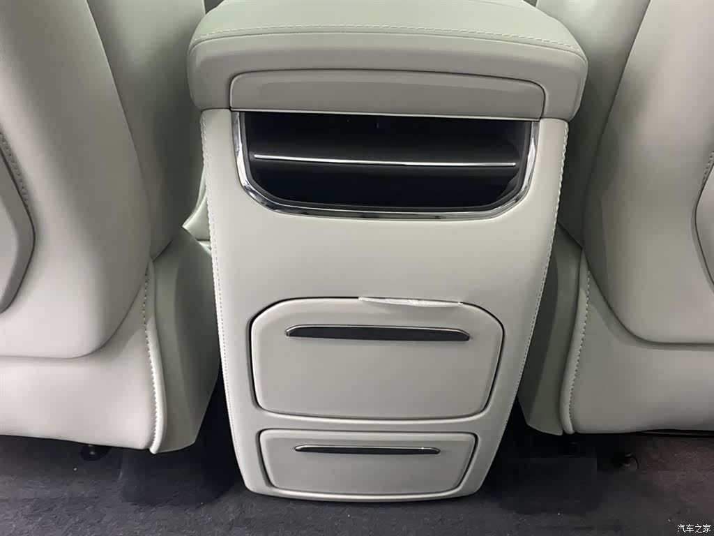 Volvo EM90, 2026 21