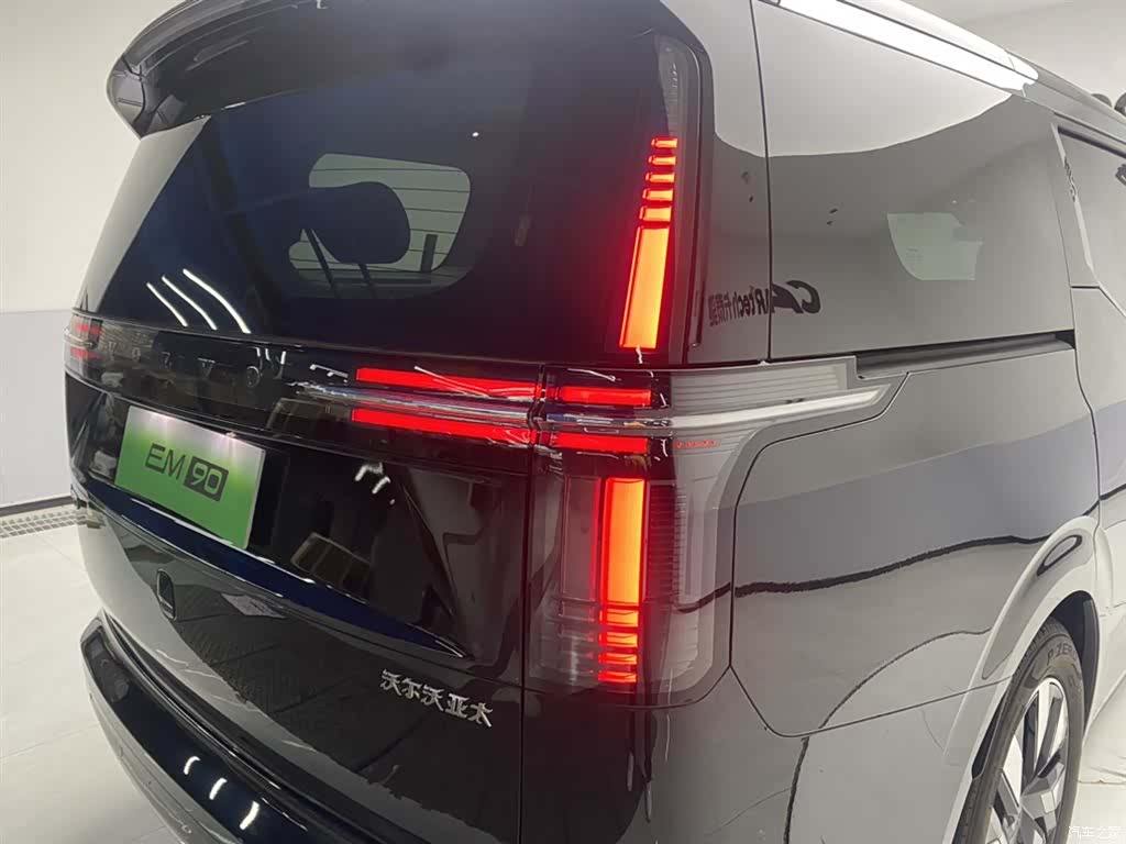 Volvo EM90, 2026 10