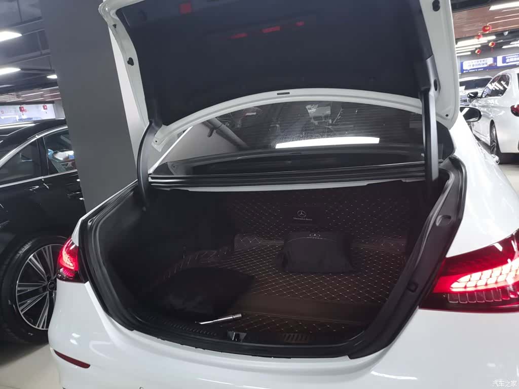 Mercedes-Benz E-Class, 2022 19