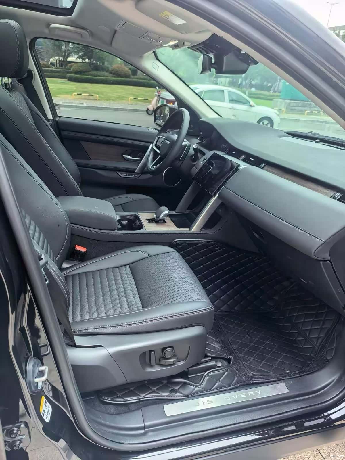 Land Rover Discovery, 2023 4