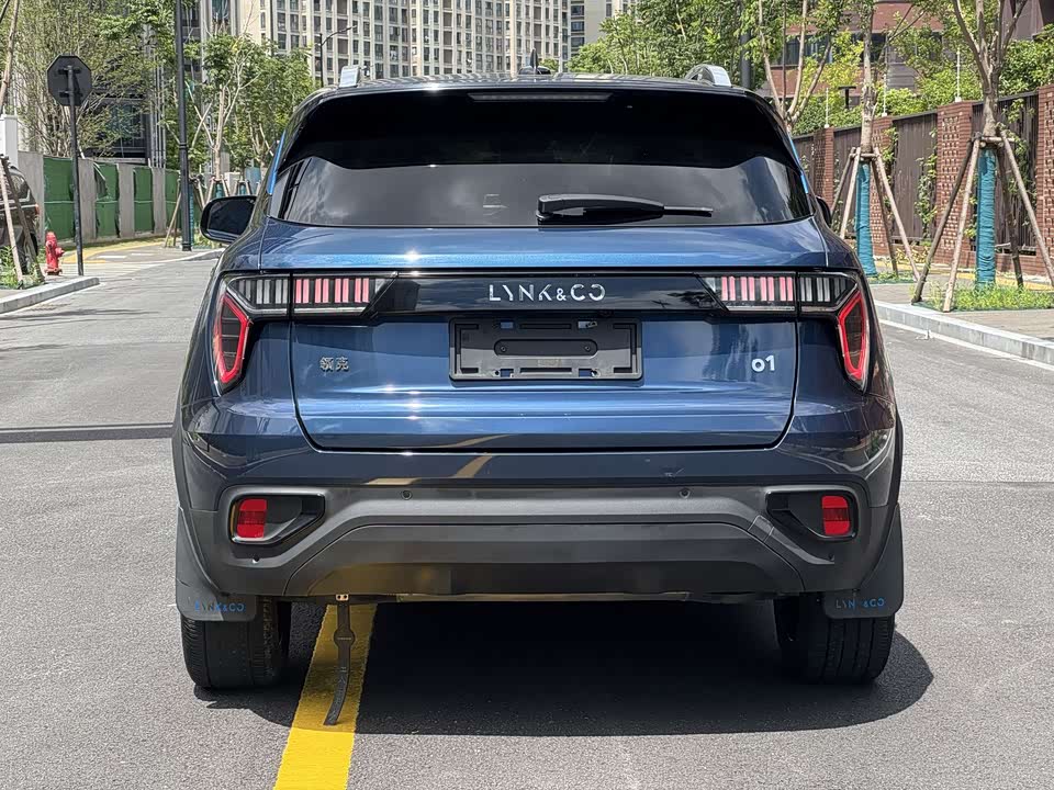 Lynk & Co 01