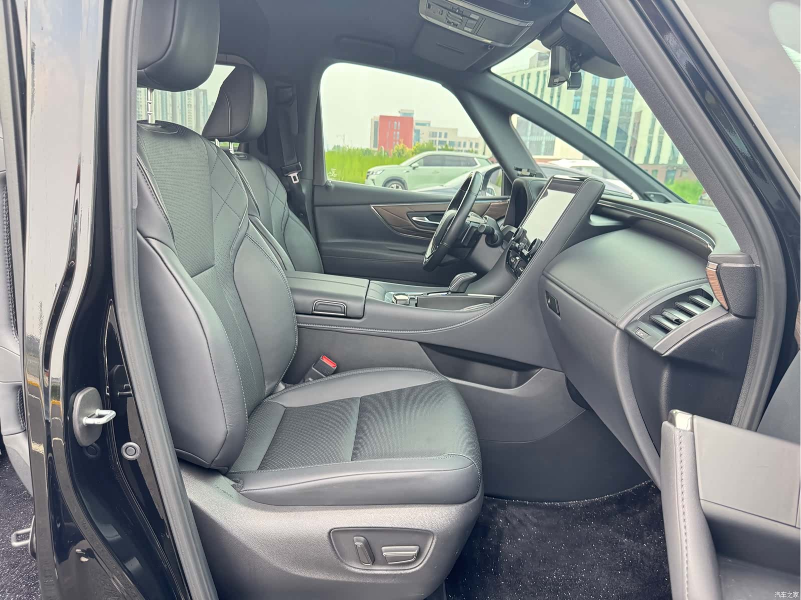 Toyota Alphard, 2024 24