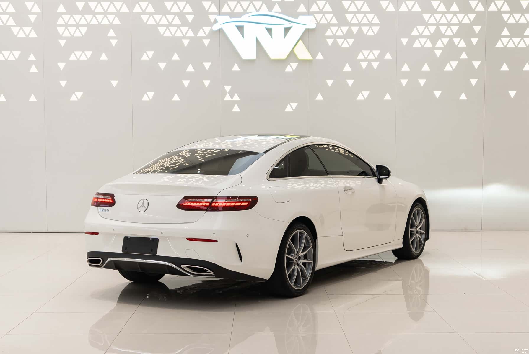 Mercedes-Benz E-Class, 2022 4