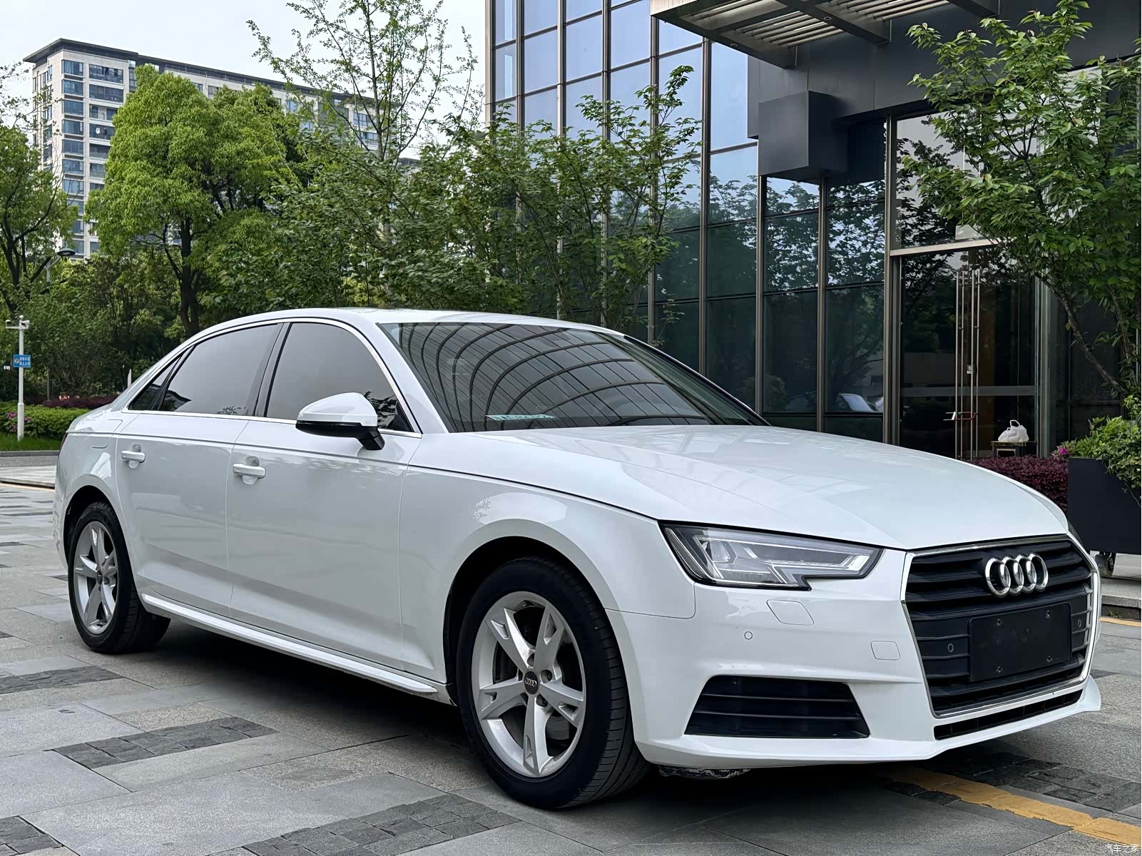 Audi A4L, 2017 3