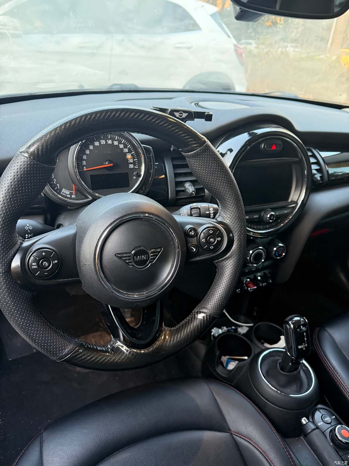 Mini ONE, 2019 7