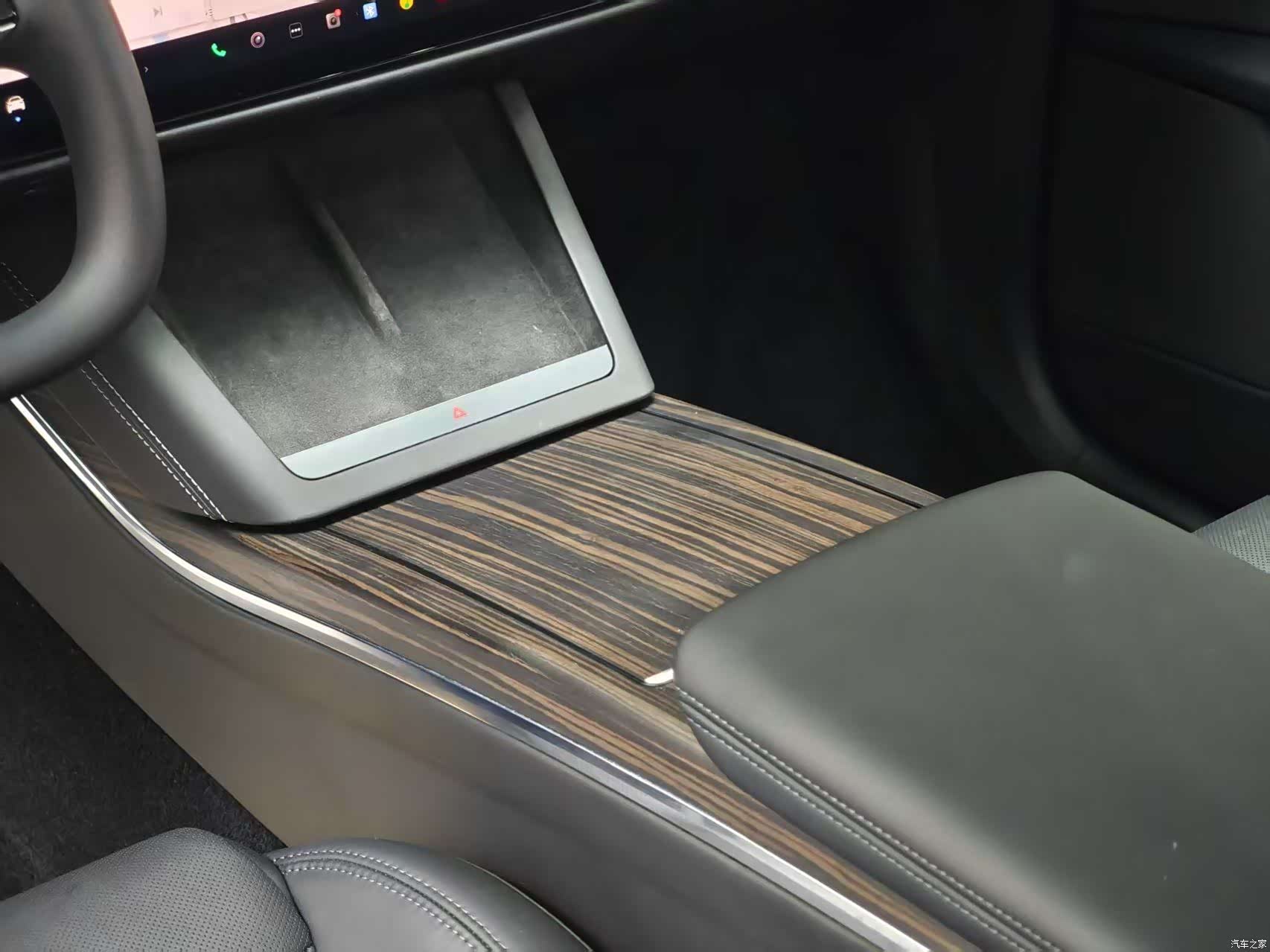 Tesla Model X, 2024 9