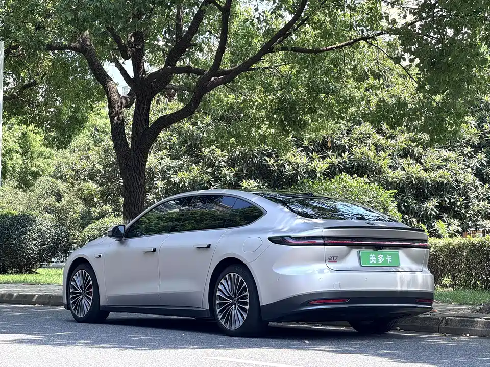 NIO ET7