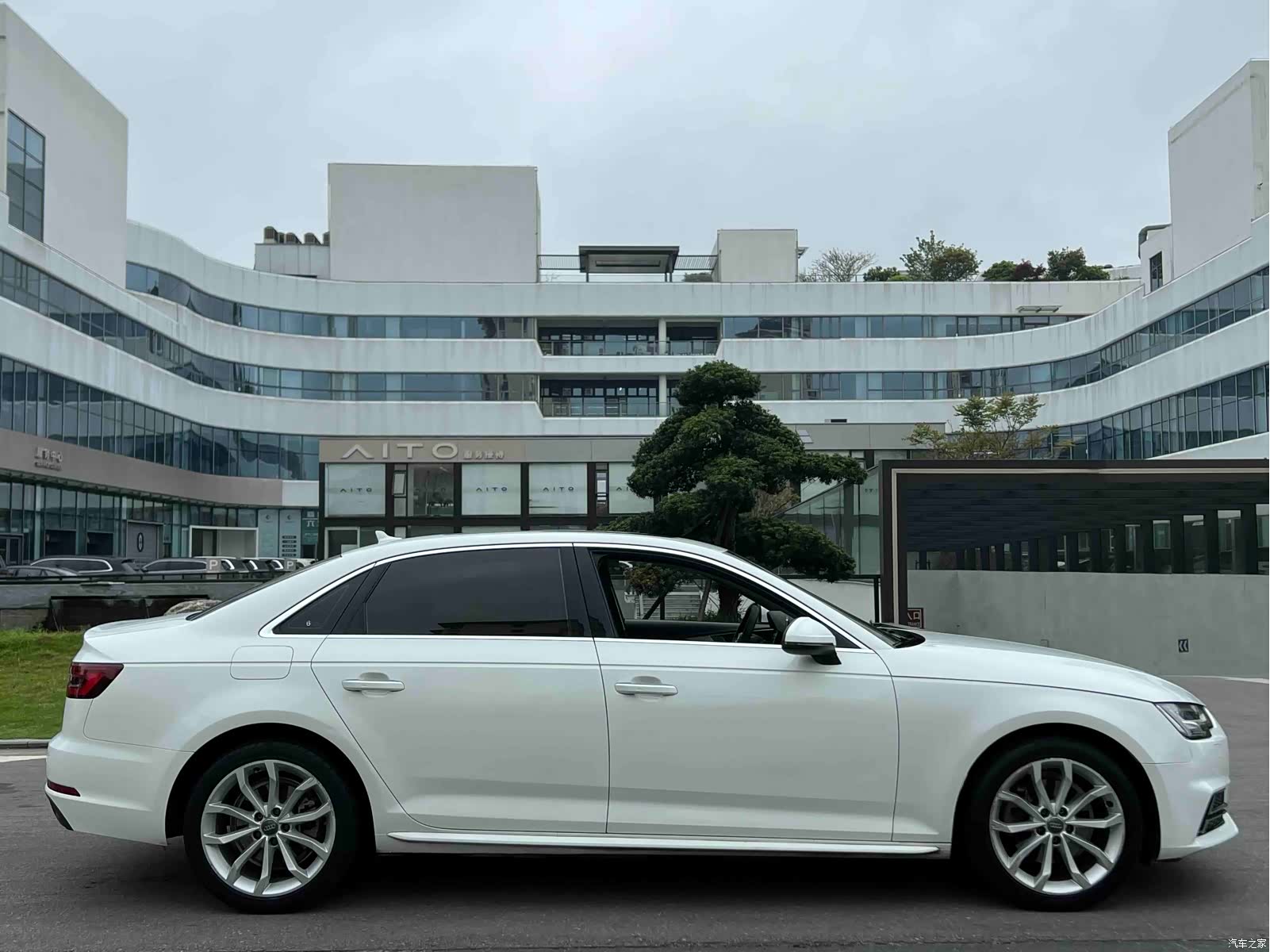 Audi A4L, 2018 15