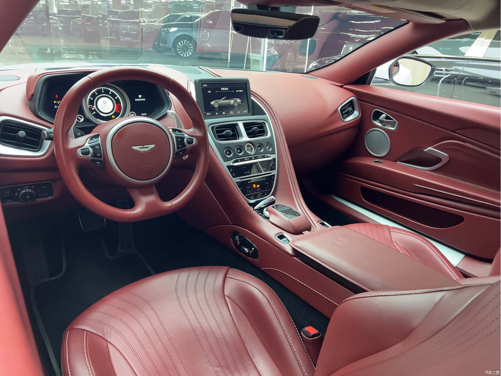 Aston Martin DB11, 2020 7