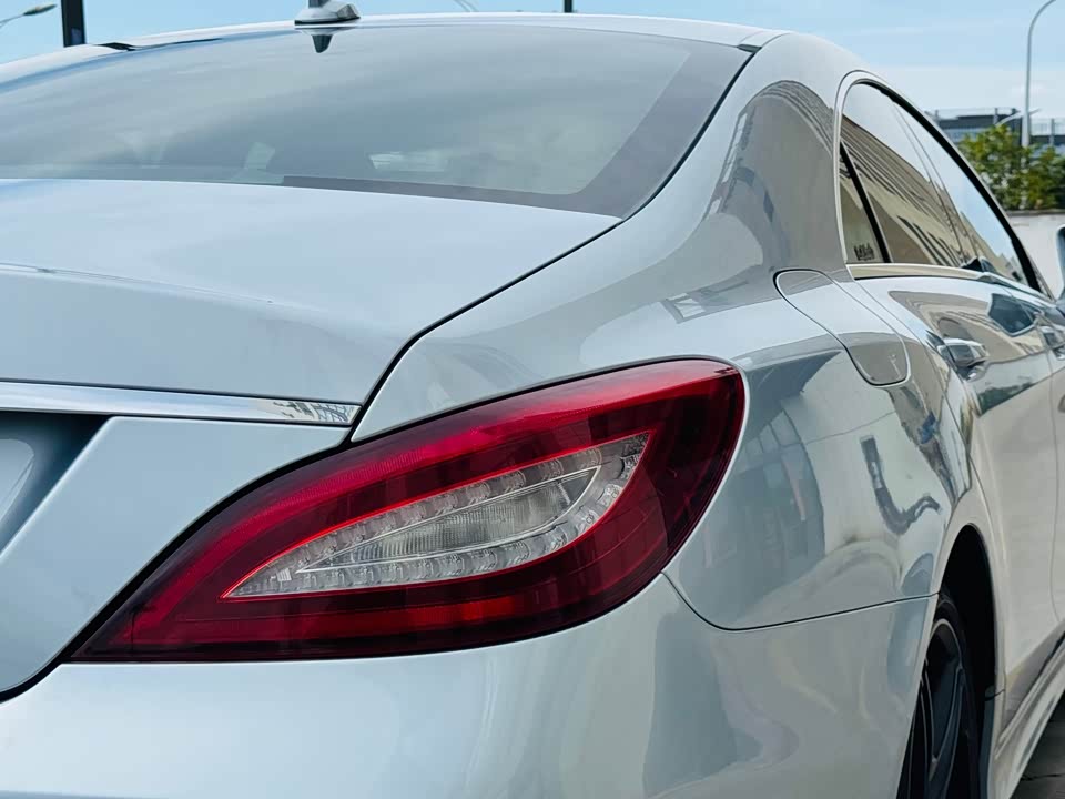 Mercedes-Benz CLS Mercedes-Benz CLS