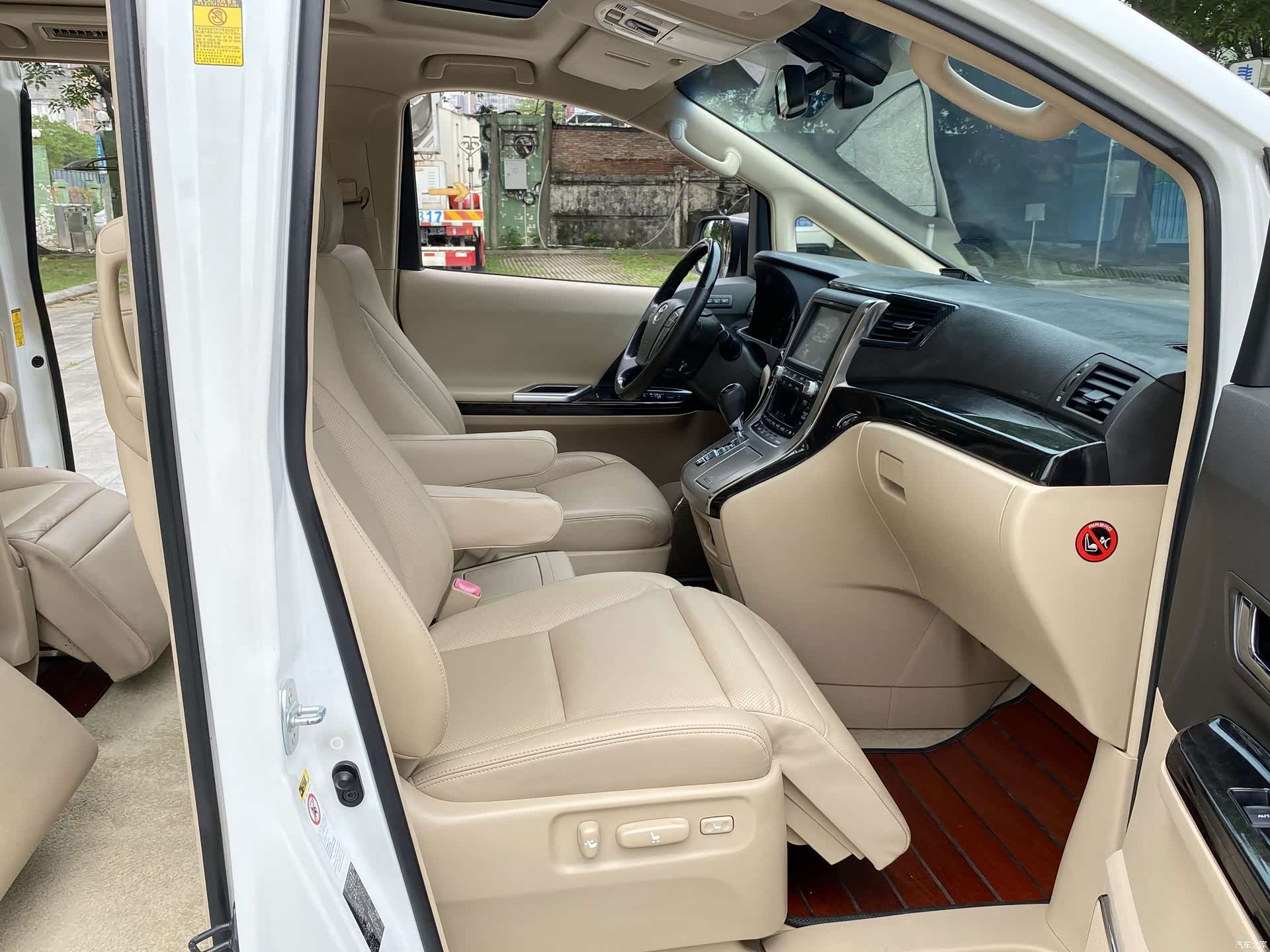Toyota Alphard, 2012 20