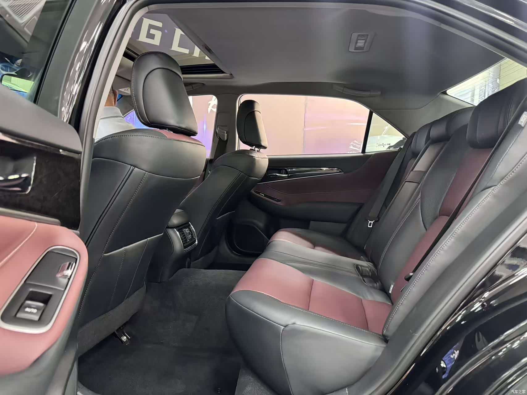 Toyota Crown, 2018 8