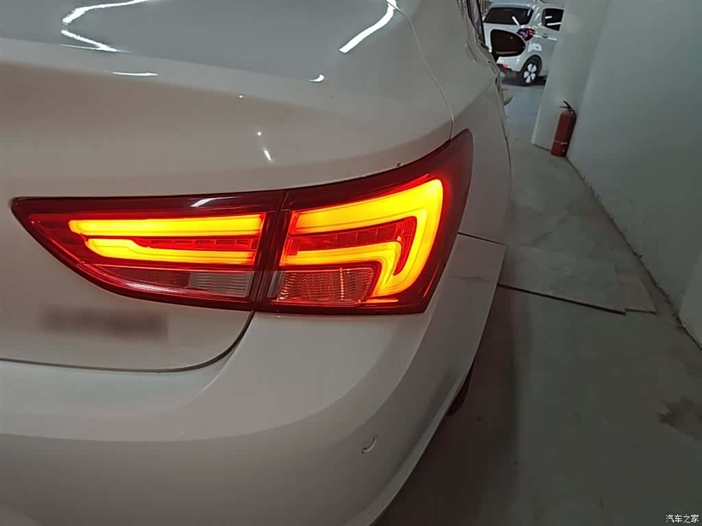 Buick Verano, 2018 8