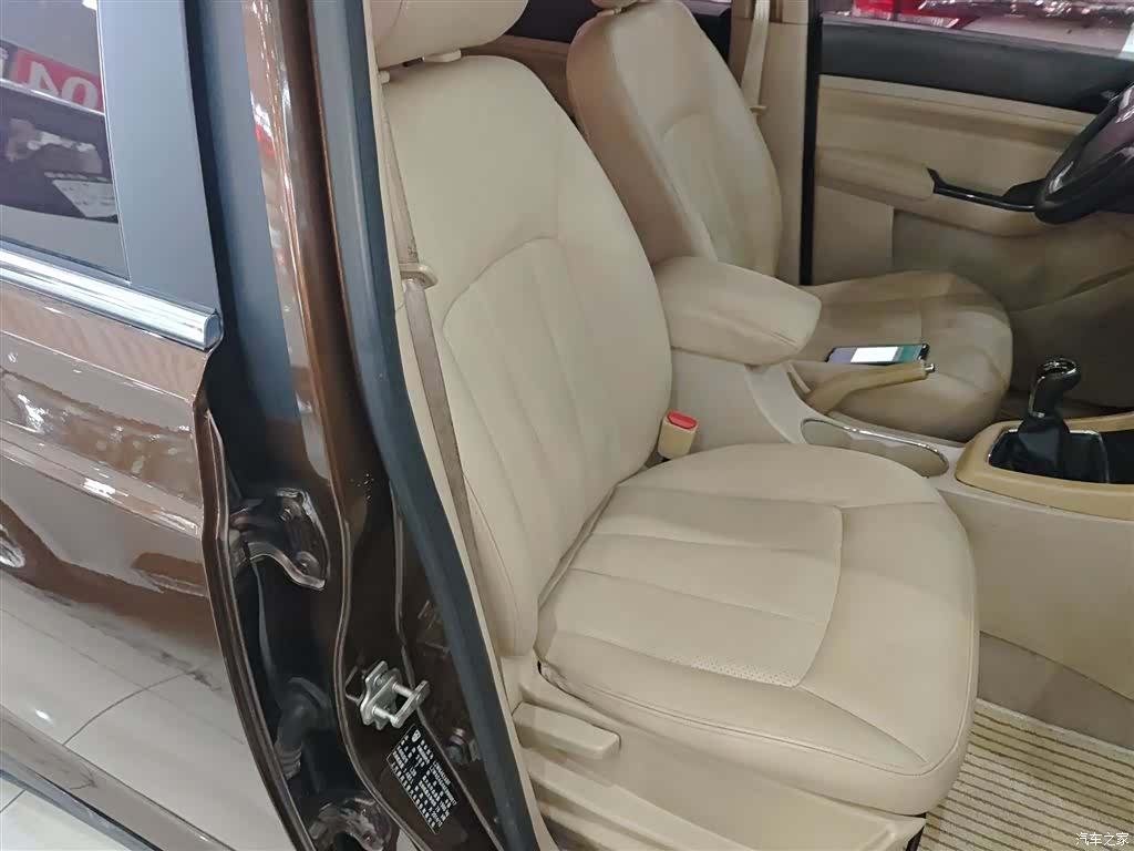 Wuling 730, 2014 25