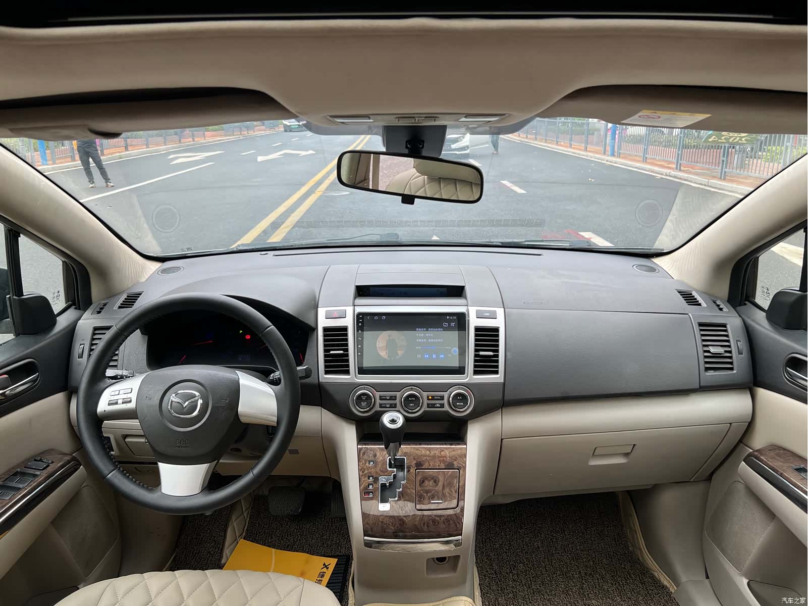 Mazda 8, 2014 15