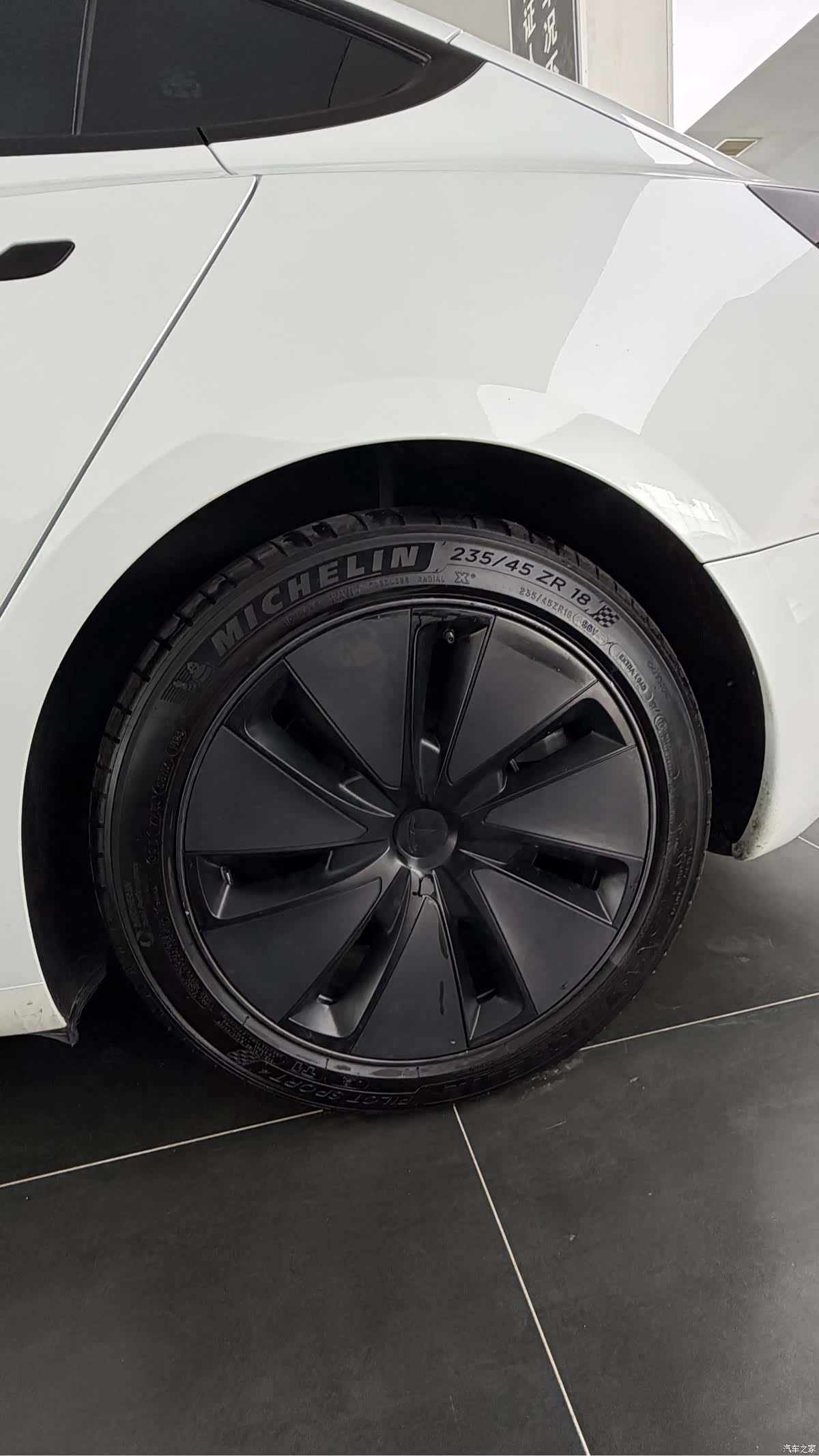 Tesla Model 3, 2025 все фото