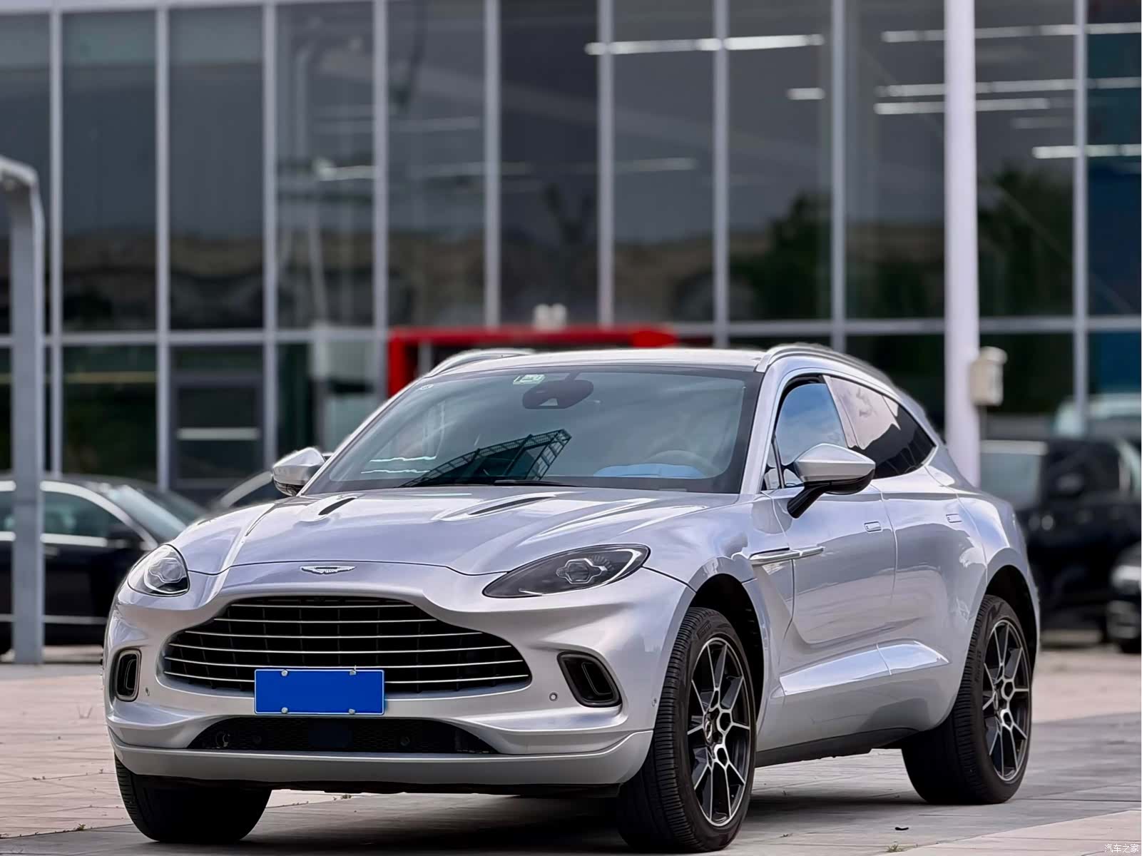 Aston Martin DBX