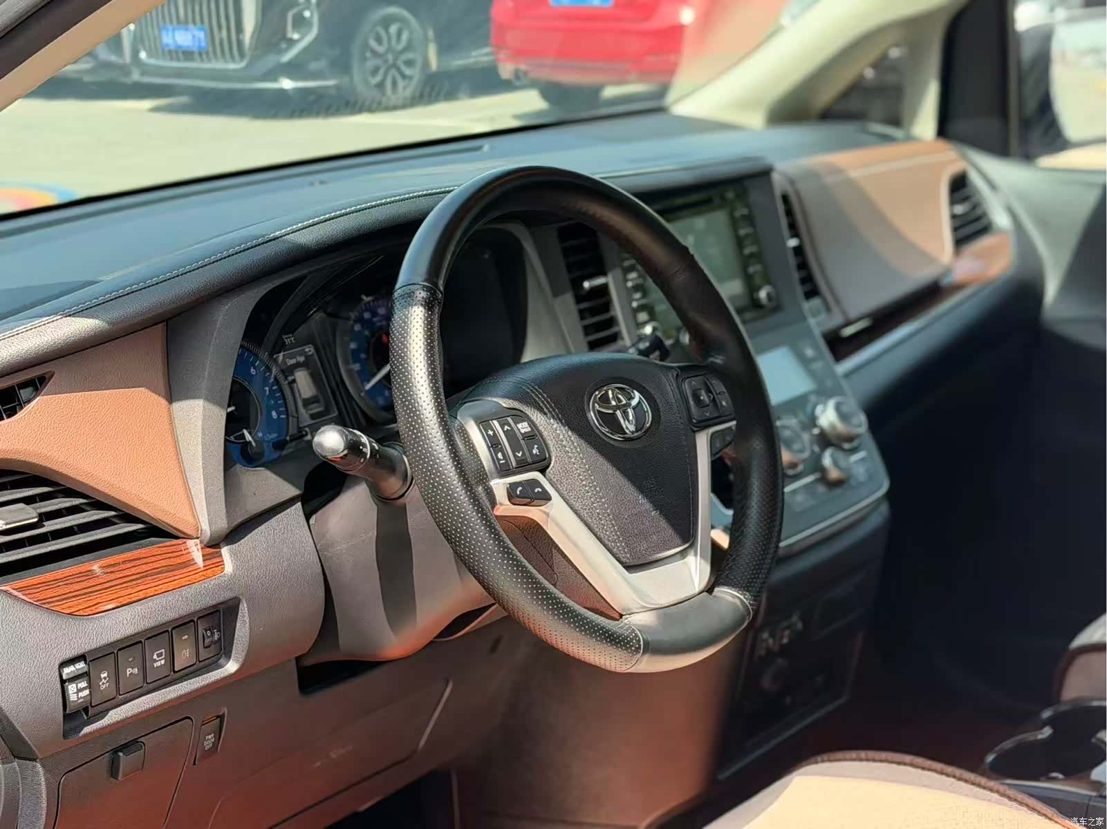 Toyota Sienna, 2019 все фото