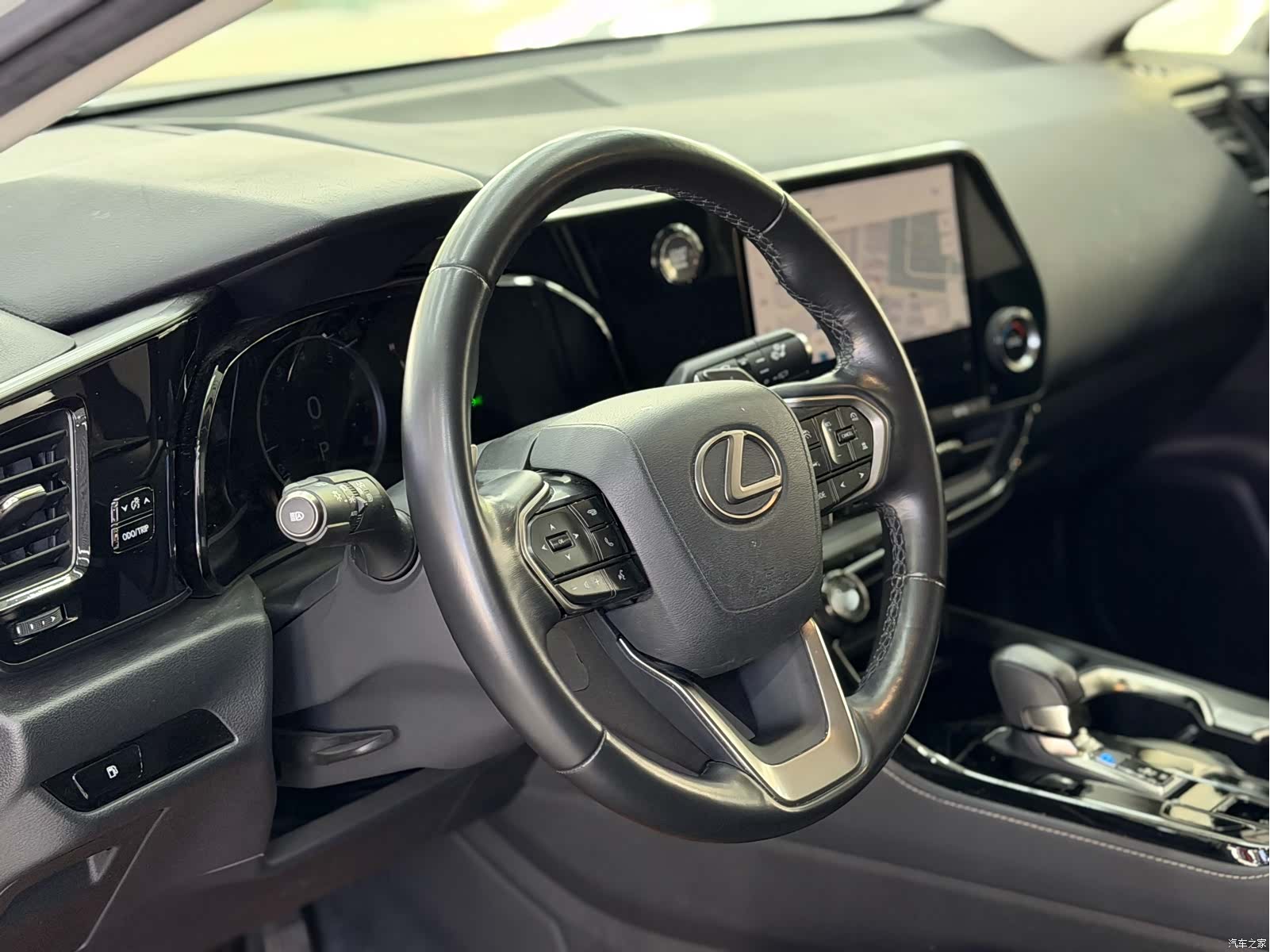 Lexus NX, 2022 12