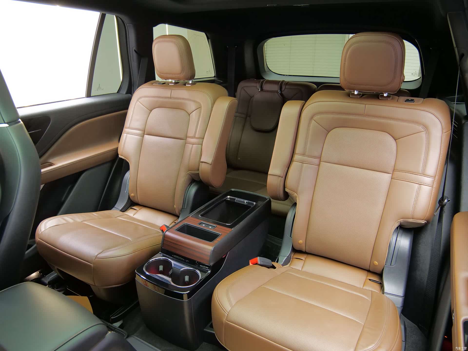 Lincoln Aviator, 2021 13